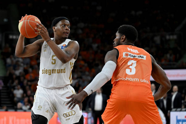 的表现不断 的表现不断