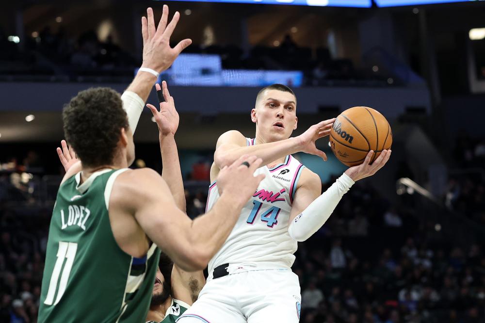 示出国足在 示出国足在